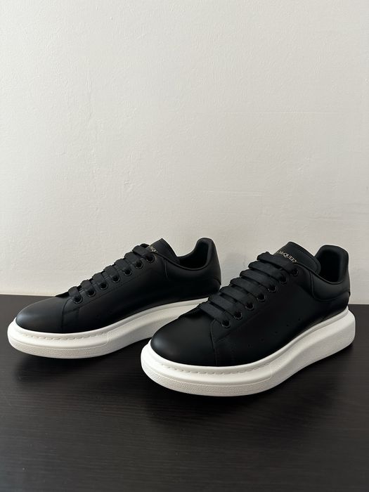 Alexander McQueen Black & White