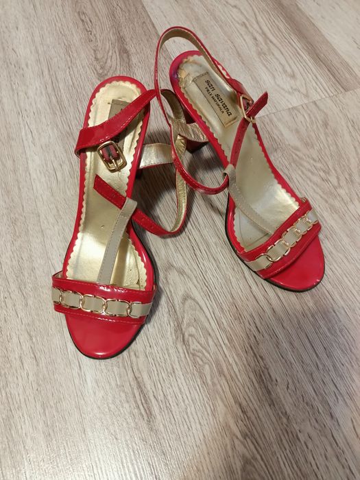 De vanzare pantofi și sandale piele naturala lacuita