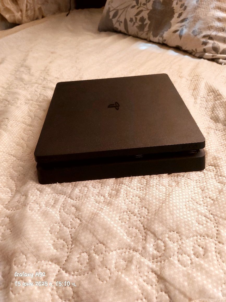 Playstation 4 slim