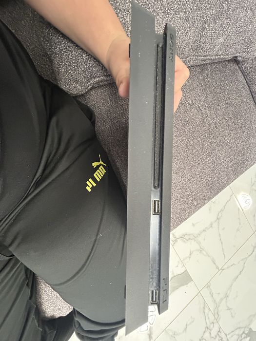 Playstation 4 slim