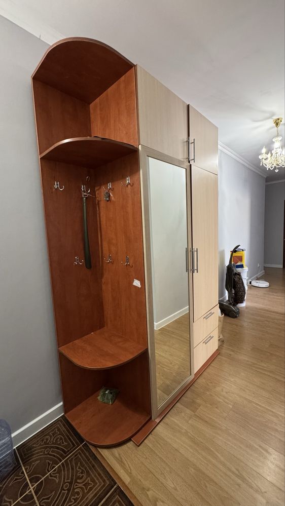 Продам шкаф в прихожую