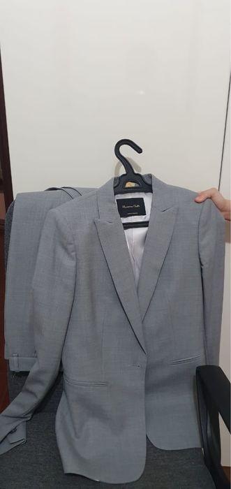 Продам женский класический костюм