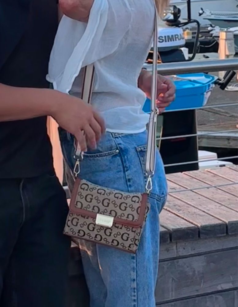 Чанта Guess бежова оригинална
