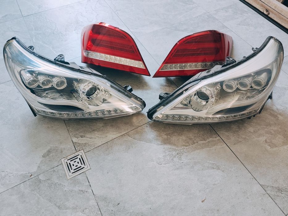 Hyundai Genesis Equus oldi orqa fara