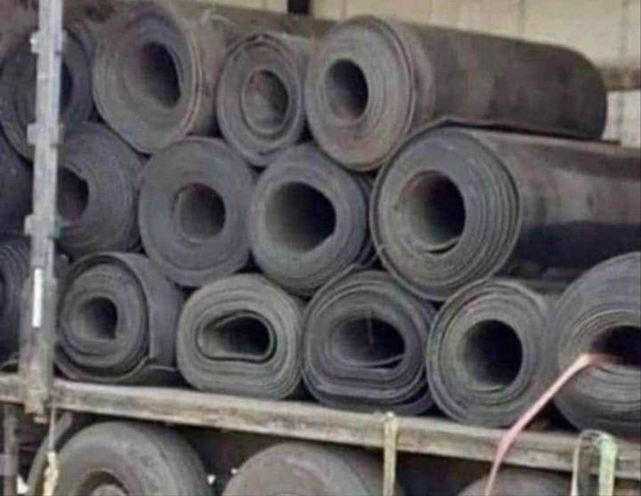 Banda de cauciuc ideala pentru boxe de cai, animale, balastiere etc