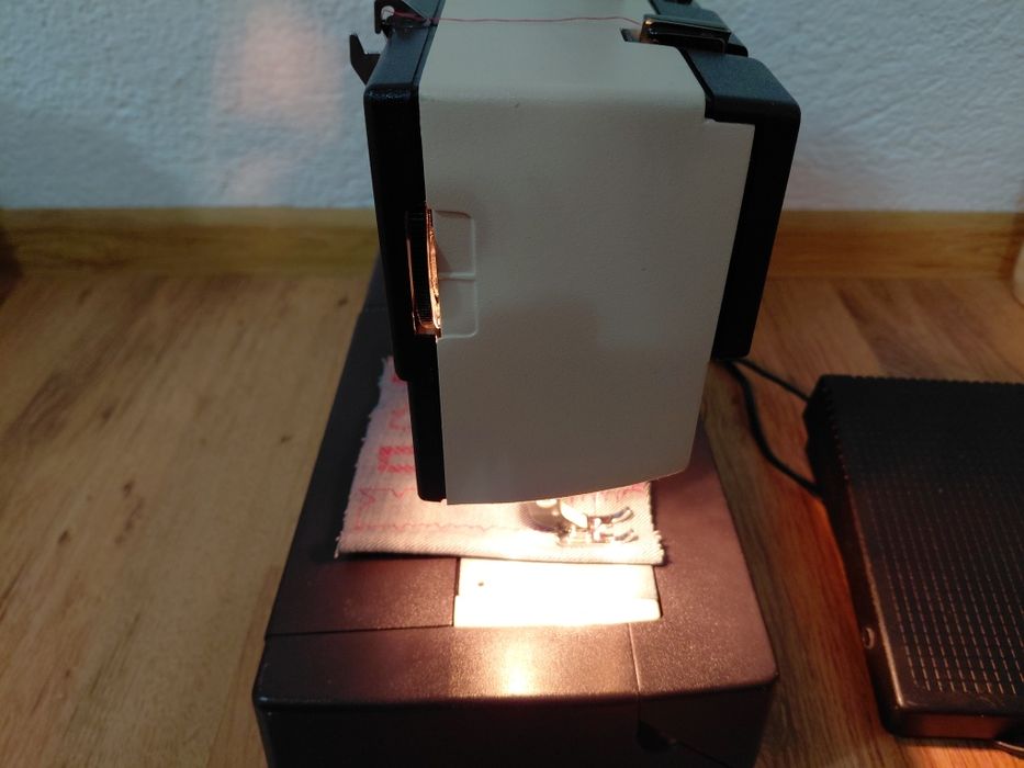 Шевна машина Хускварна