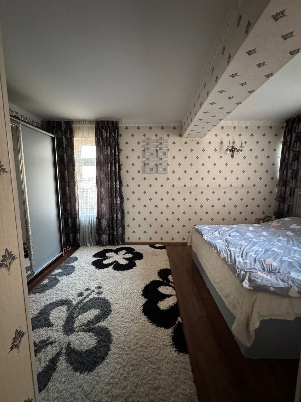 Продаю свою Ойбек 3/6/10 новостройка 110м² в центре города.