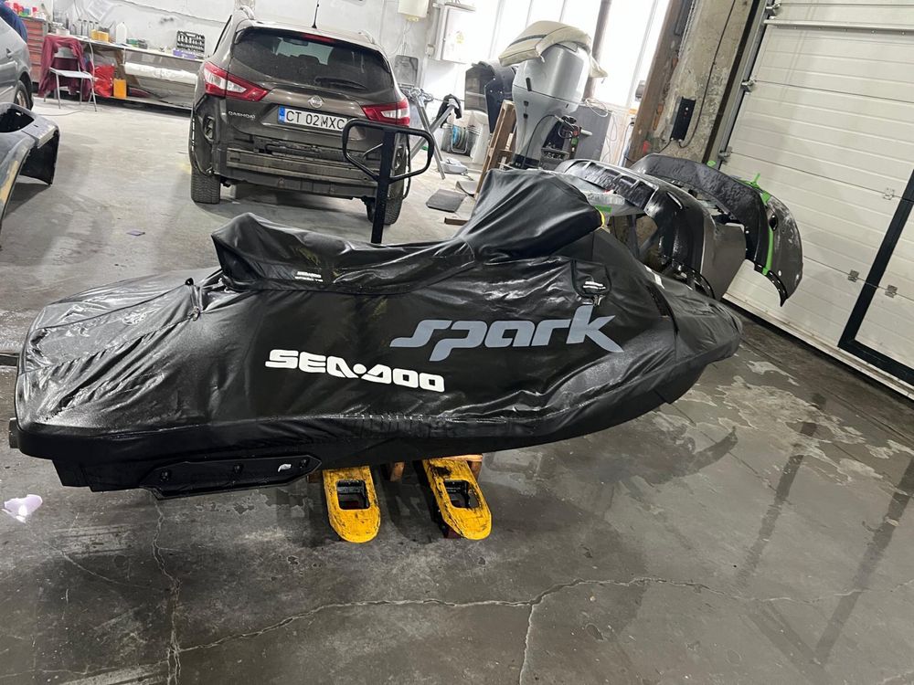 Vând skijet Seadoo