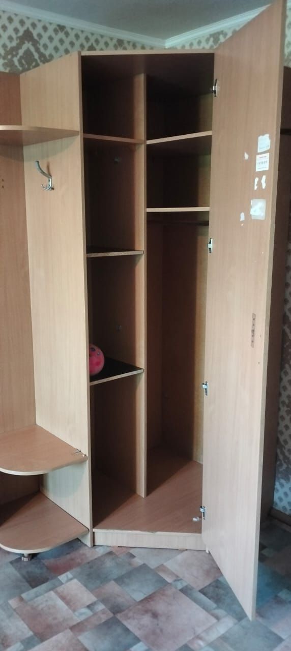 Продам прихожую угловой
