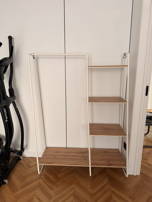 Вешалка для одежды с полками