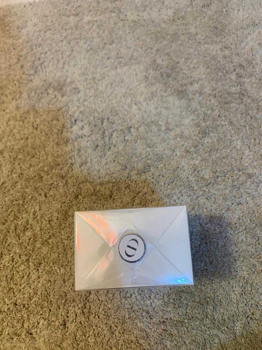 Miss Dior Nou, Sigilat