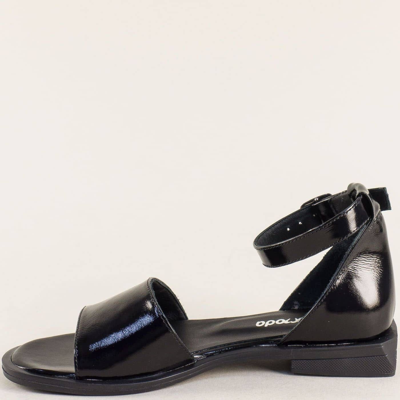 Модерни дамски сандали в черен естествен лак. Топ цена 89.90лв.