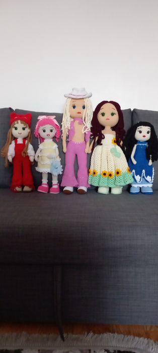 Vând jucării croșetate manual.