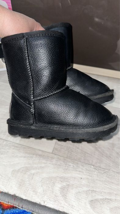 Продам детские угги