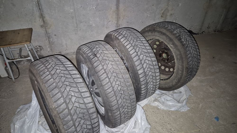 Vand jante cu cauciucuri Dunlop 215/65/16 de iarnă