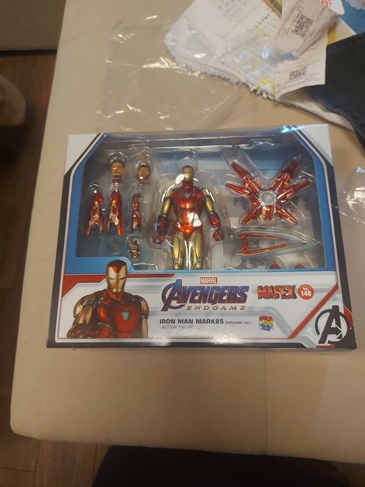 Mafex deluxe Endgame Iron Man Action figure екшън фигура