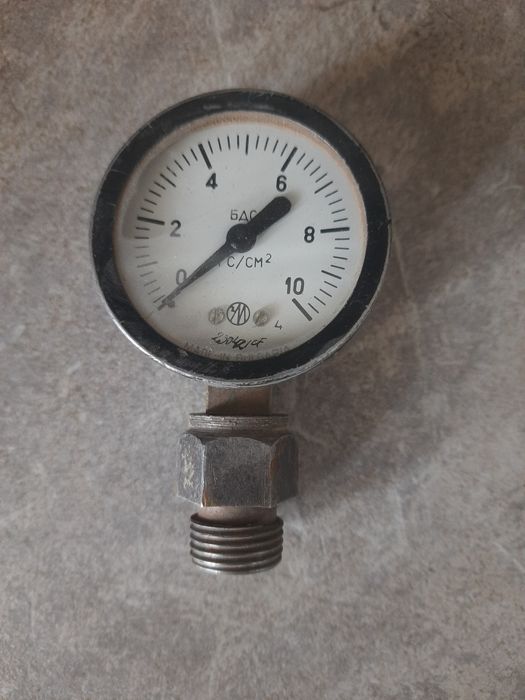 Продам манометр советский