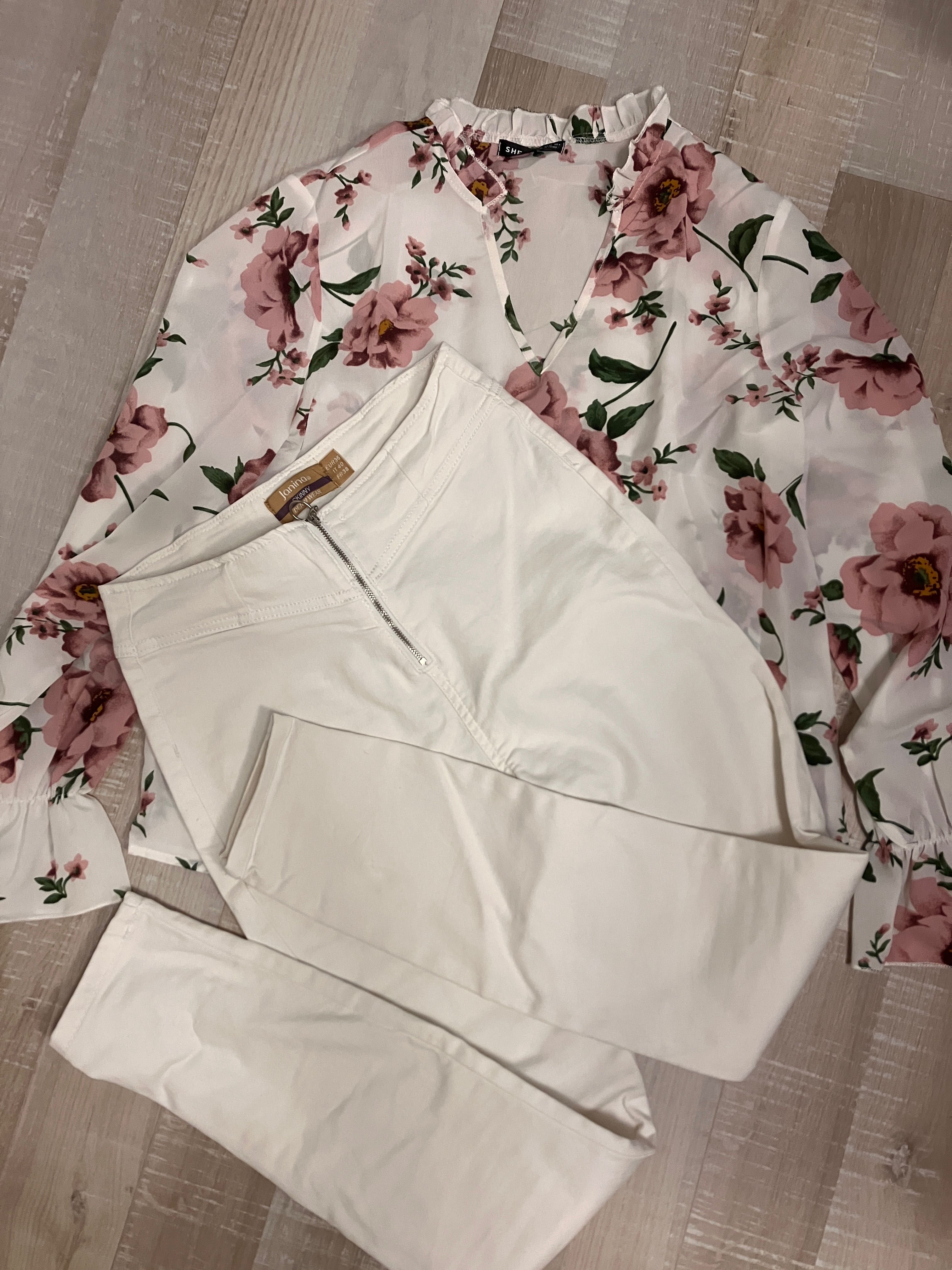 Сет флорални блузи и бял панталон