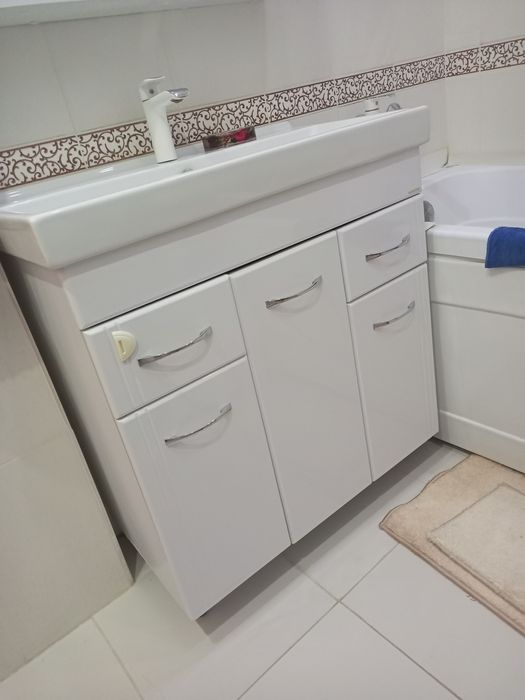 Продам раковину с тумбой