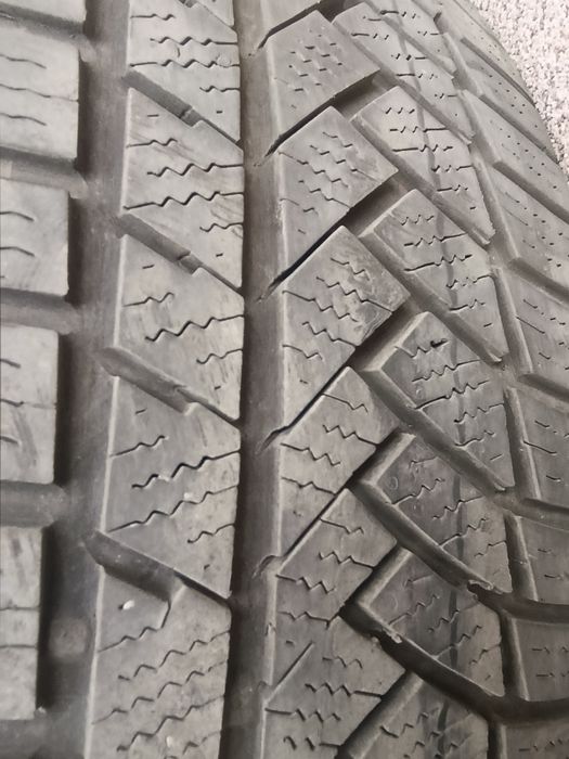 Продавадавам 2бр. гуми