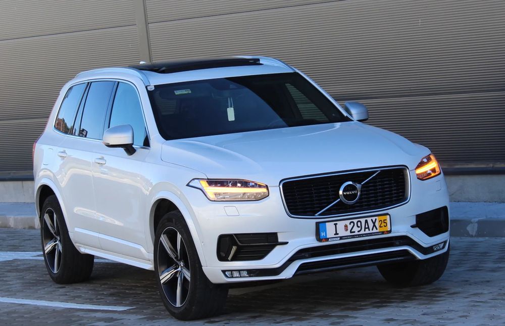 Volvo XC 90 2017 R-Design 4x4 cu 7 Locuri Panoramic HeadUp