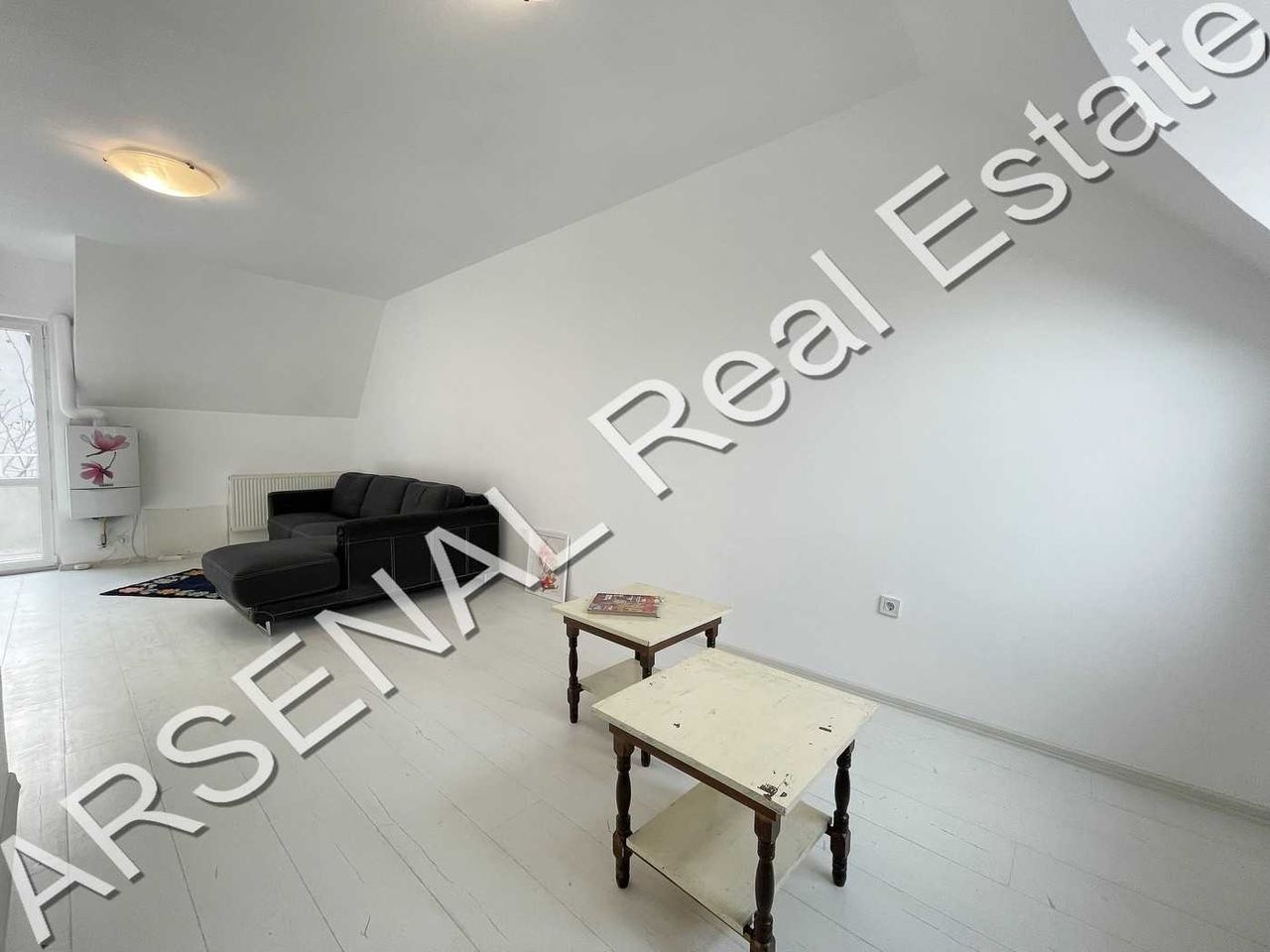 Дава се под наем Двустаен апартамент в София, Бъкстон - 75 кв.м за 700 € - Снимка #2