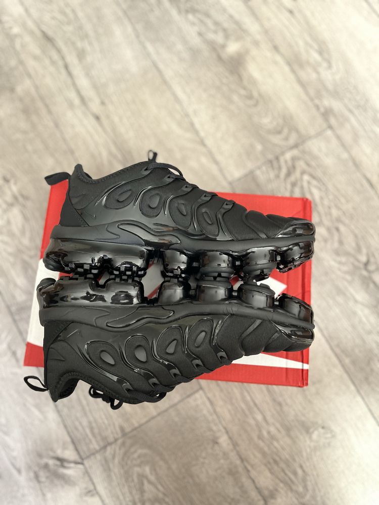 Nike vapormax plus (чисто нови)