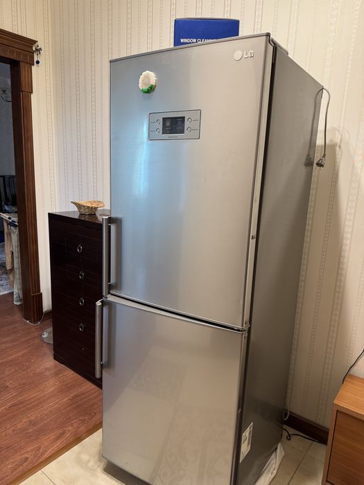 Холодильник LG в отличном состоянии