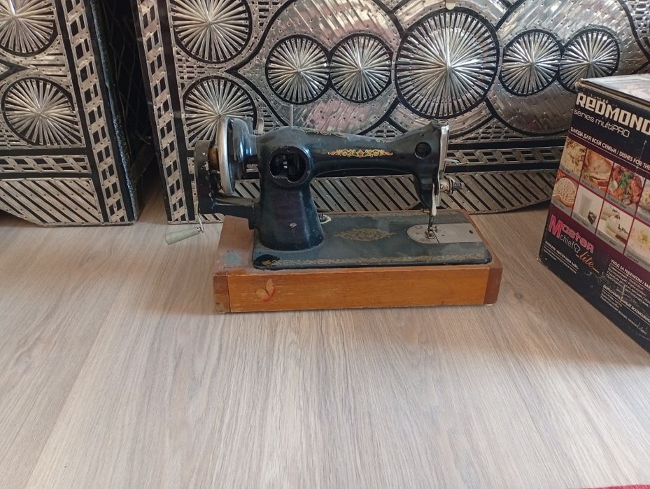 Продается швейная машинка б/у