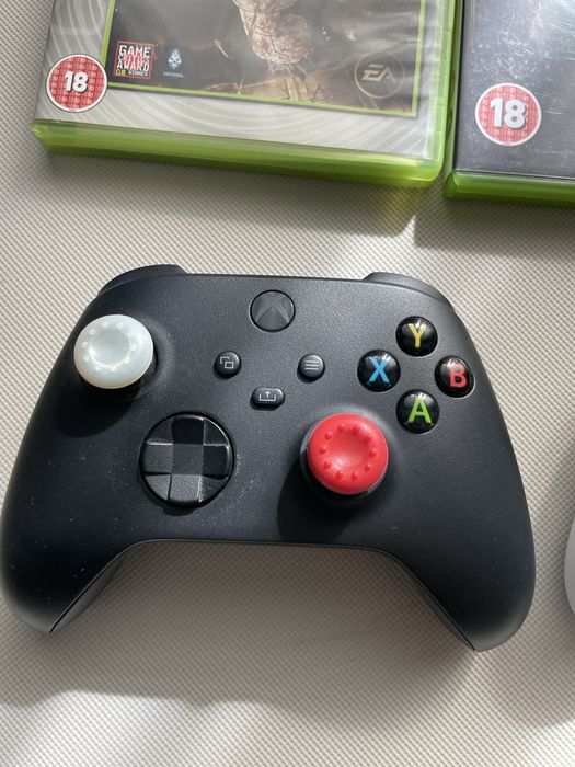 Xbox Series X cu 2 joystickuri - colectie jocuri si bonus