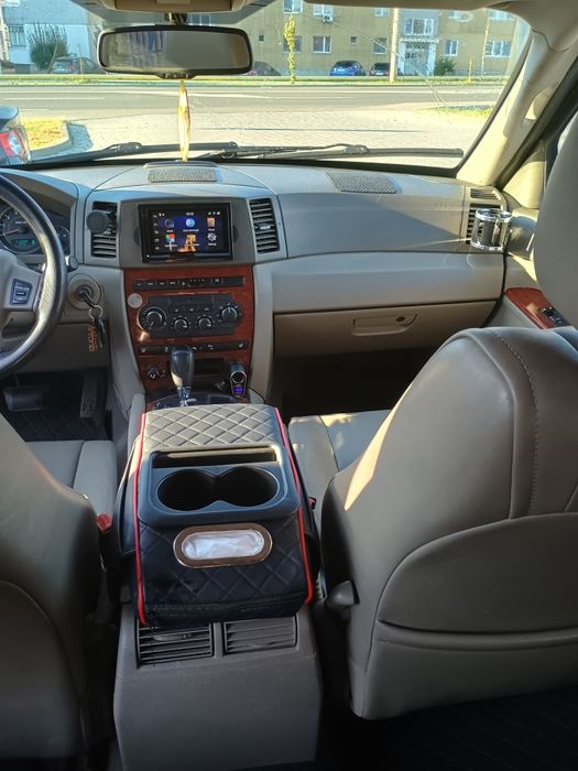 Vând grand cherokee