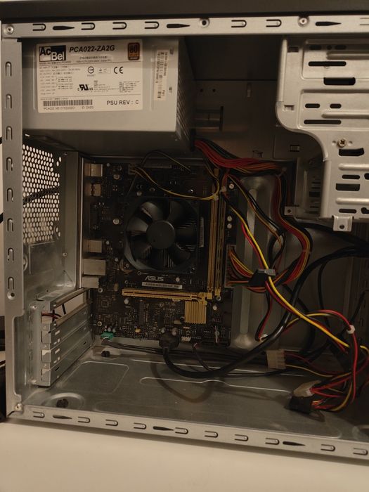 Sistem Asus  AMD A8 6500, 4GB DDR3, fara HDD