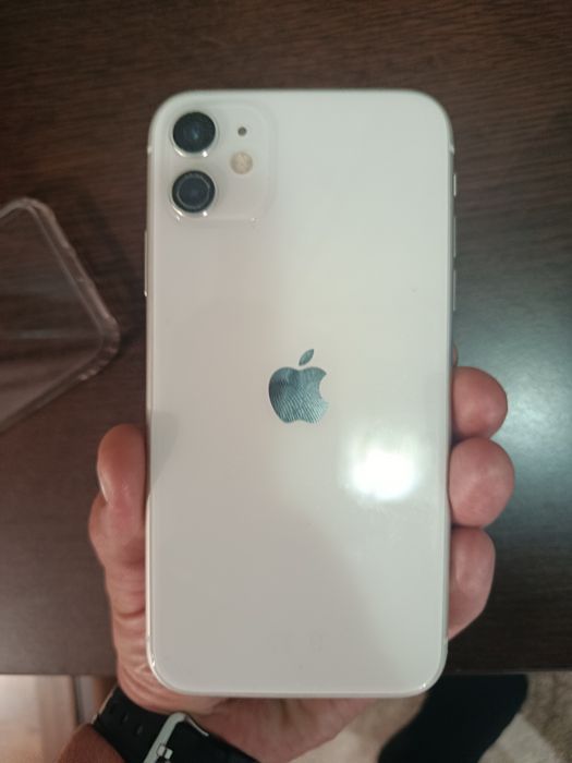 Vând iPhone 11 64 GB impecabil