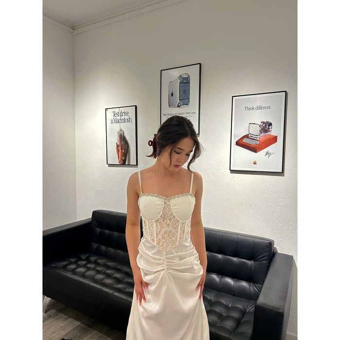 Белое длинное вечернее платье