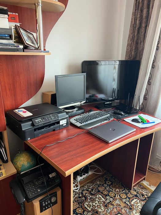 Mobilier de birou și pat cu saltea inclusa