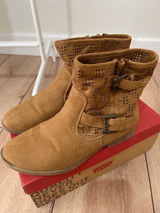 Продам осенние сапоги