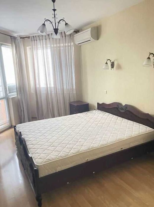 Двустаен апартамент в кв. Зорница