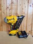 Pistol cuie lemn Dewalt DCN 692