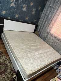 Кровать с матрасом  двухспальная
