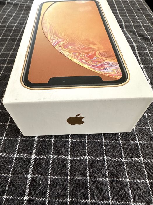 iPhone XR 128GB galben, resetat la setările din fabrică, deblocat