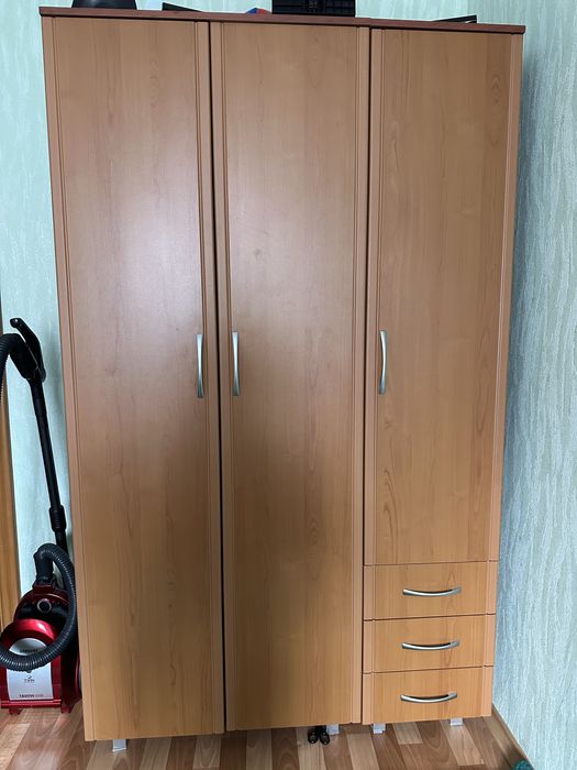 Продам шкаф и кровать срочно