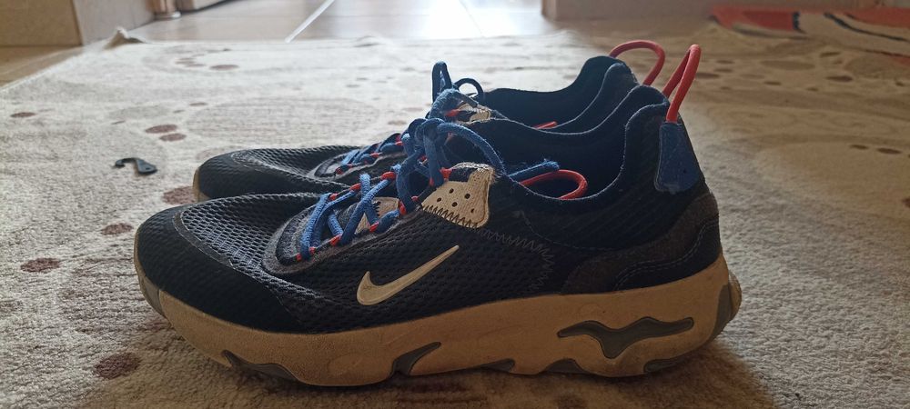 Продавам маратонки Nike
