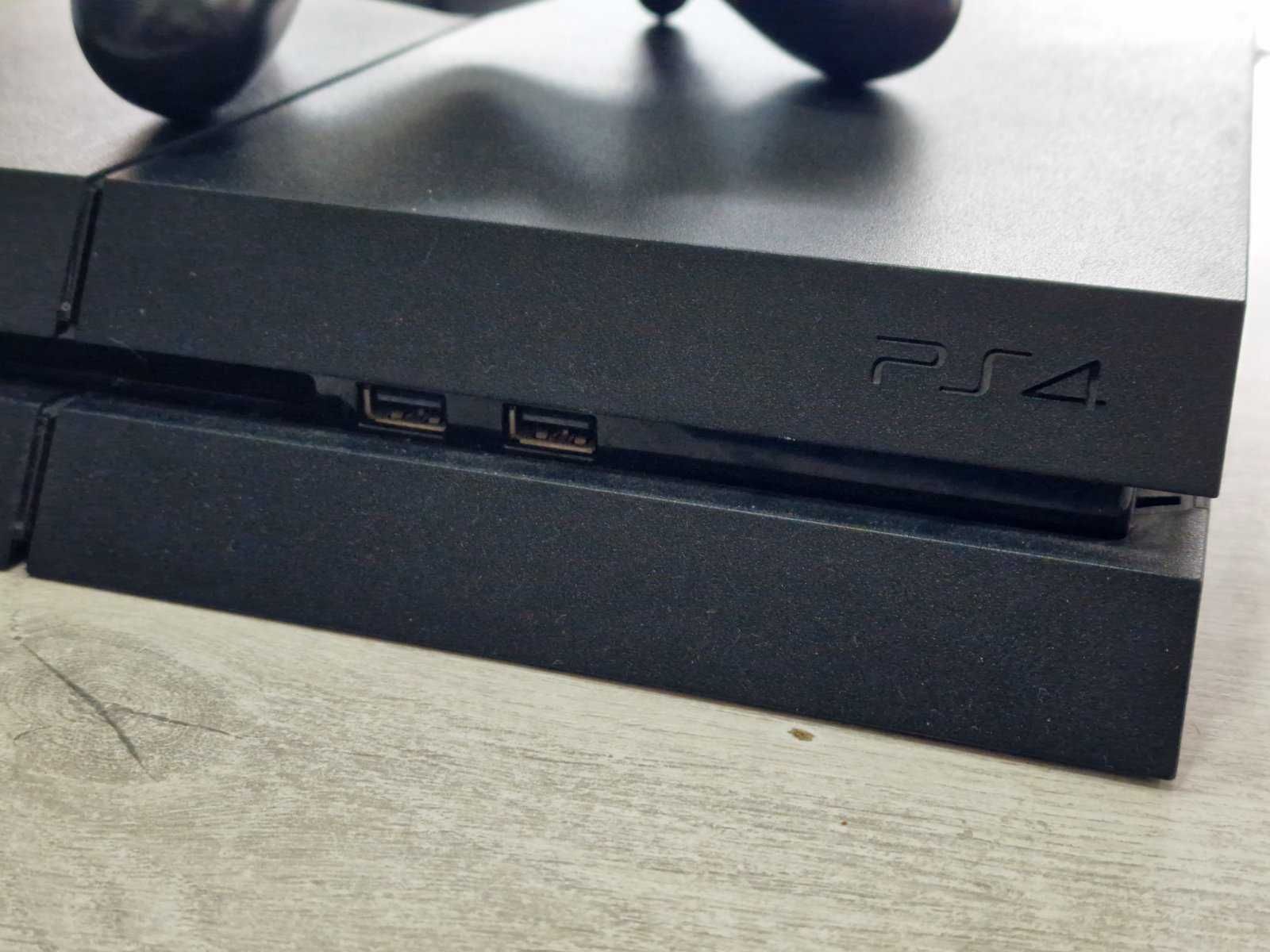 Playstation 4 500GB с един джойстик + игра FC24