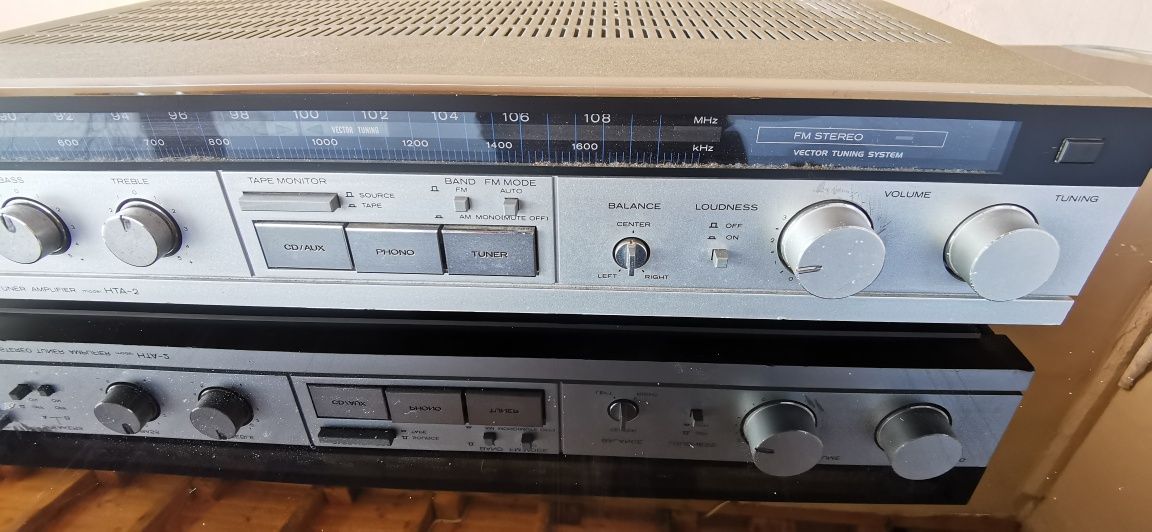 Усилвател с тунер Hitachi HTA-2