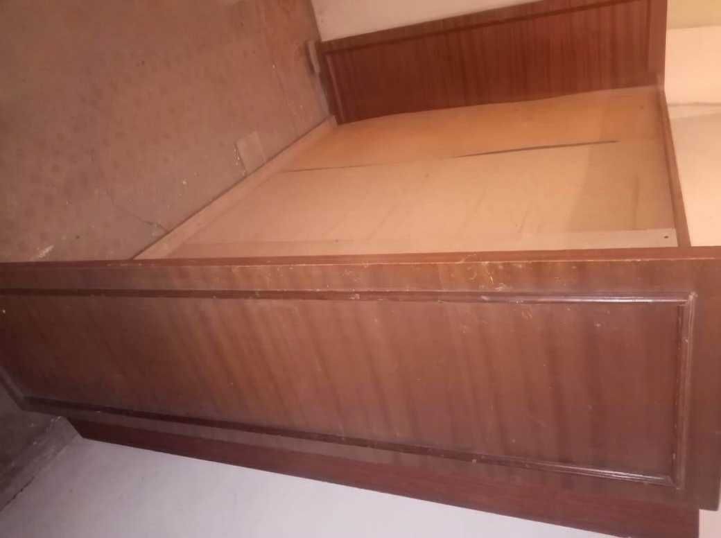 Двуспальная кровать 190 х 145 см, деревянное основание, фасад из ЛДСП
