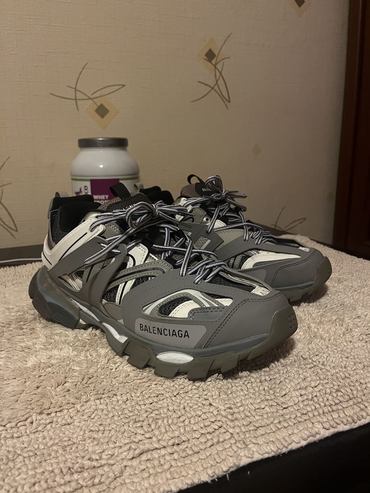 Balenciaga track спешно!