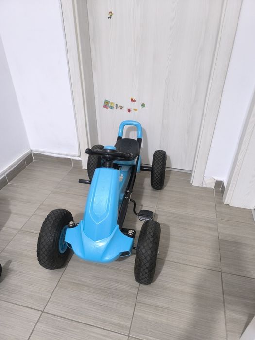 Kart cu pedale si roti gonflabile