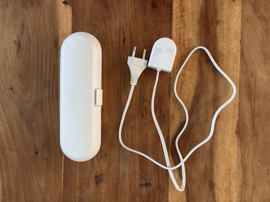 Incarcator Philips HX6100 + husa de calatorie