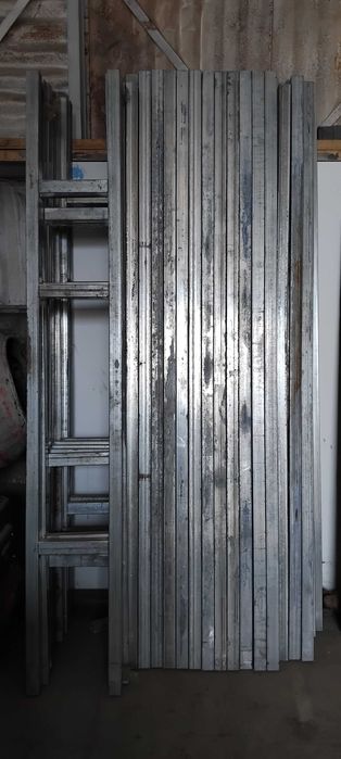 Țeavă  pătrată galvanizată sau vopsită  în  câmp electrostatic.
