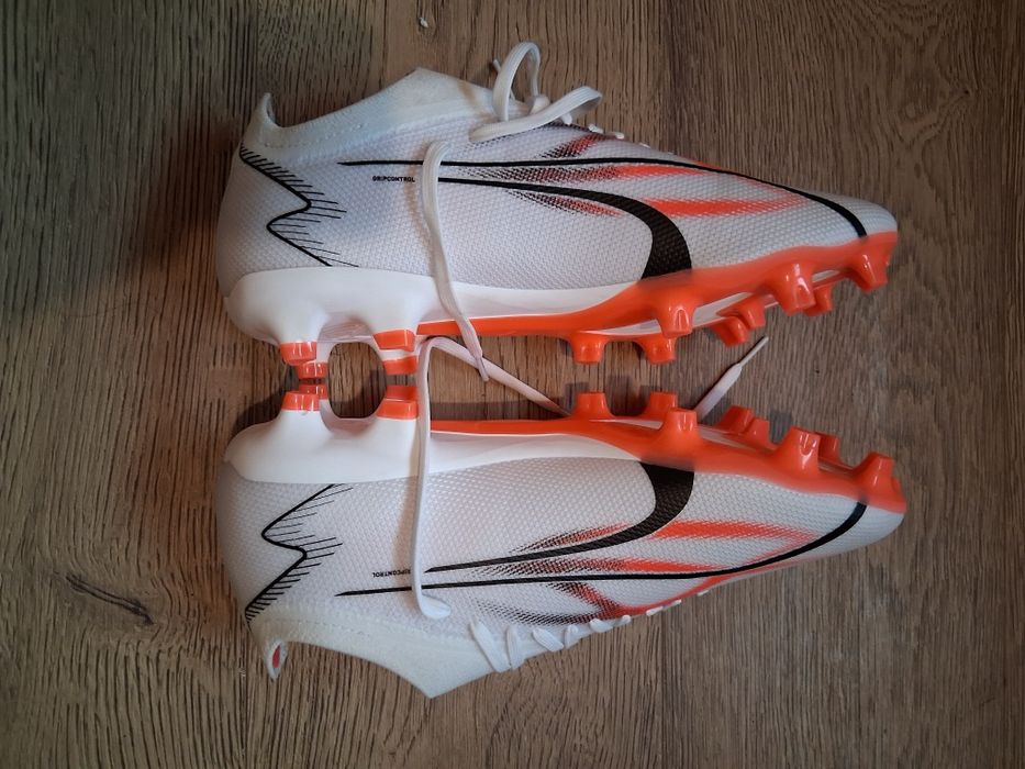 Ghete de fotbal Puma